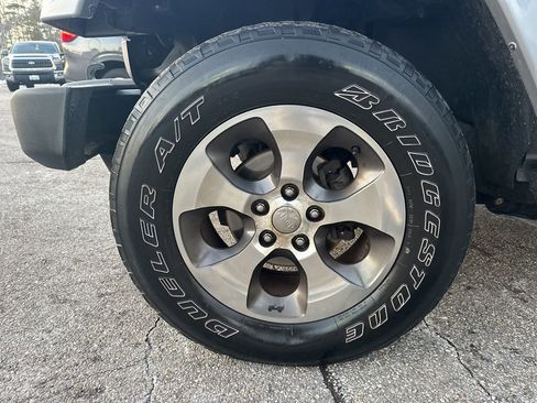 Used 2018 Jeep Wrangler Unlimited Sahara w/ Connectivity Group image 27