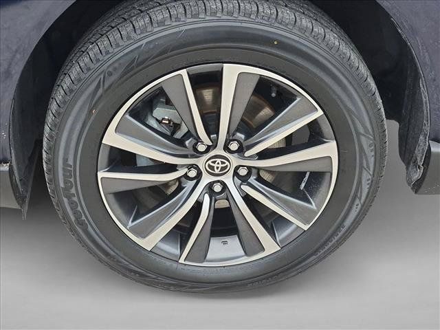 Used 2021 Toyota Venza LE AWD/4WD image 18