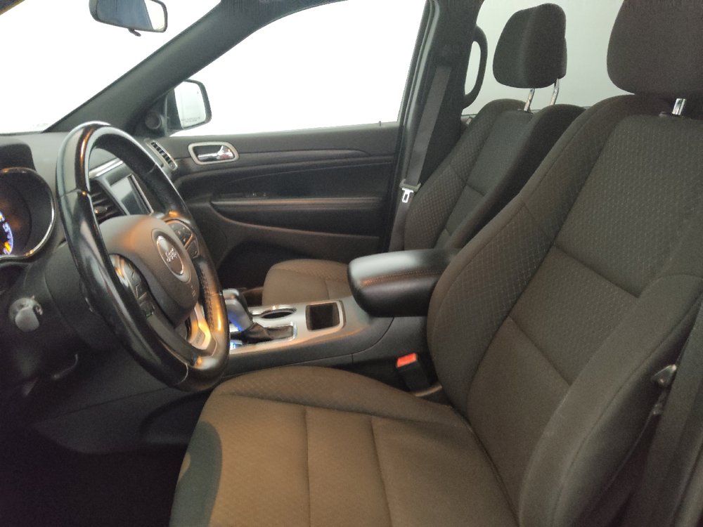 Used 2019 Jeep Grand Cherokee Laredo AWD/4WD image 17