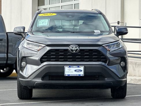Used 2021 Toyota RAV4 XLE w/ Carpet Mat Package (TMS) image 8