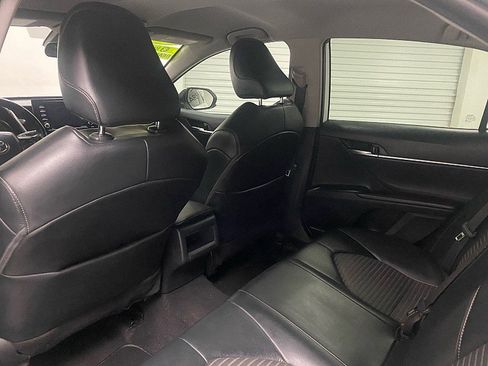 Used 2021 Toyota Camry SE image 12