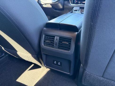 Used 2025 Nissan Rogue SV AWD/4WD image 24