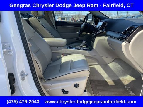 Used 2019 Jeep Grand Cherokee Overland AWD/4WD image 13