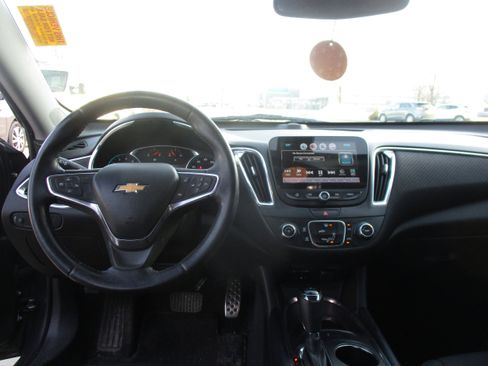 Used 2016 Chevrolet Malibu LT image 9