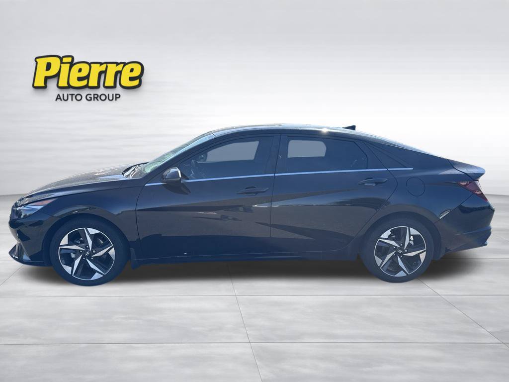 Used 2023 Hyundai Elantra Limited FWD image 2