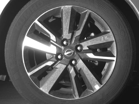 Used 2025 Nissan Versa SV FWD image 13