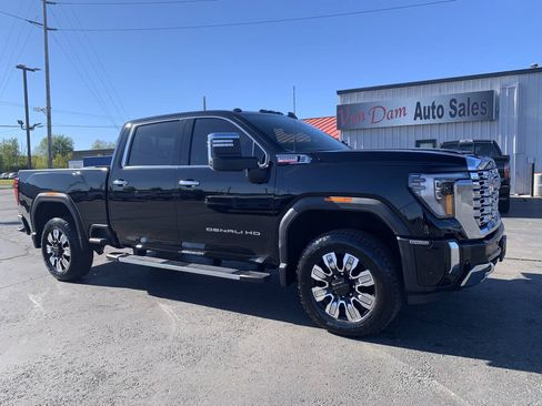 Used 2025 GMC Sierra 2500 Denali w/ Denali Reserve Package AWD/4WD image 3