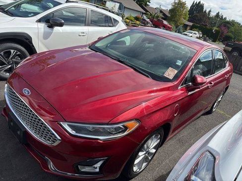 Used 2019 Ford Fusion Energi Titanium FWD image 2