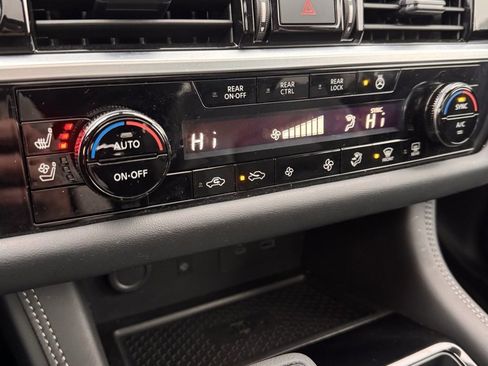 Used 2024 Nissan Pathfinder Platinum w/ Cargo Package image 25