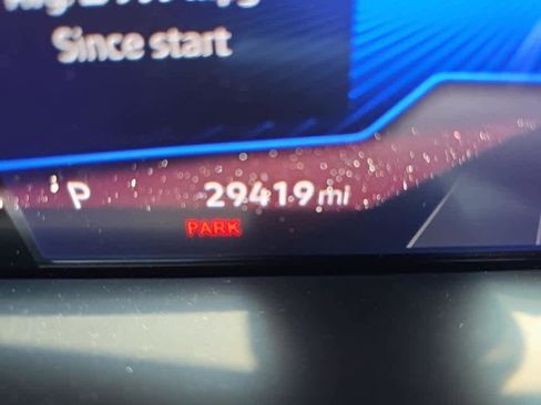 Used 2023 Volkswagen Tiguan SE w/ Panoramic Sunroof Package image 6