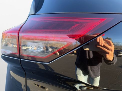 Used 2024 Nissan Rogue SV image 21