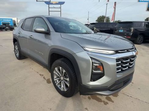 Used 2026 Chevrolet Equinox LT FWD image 2