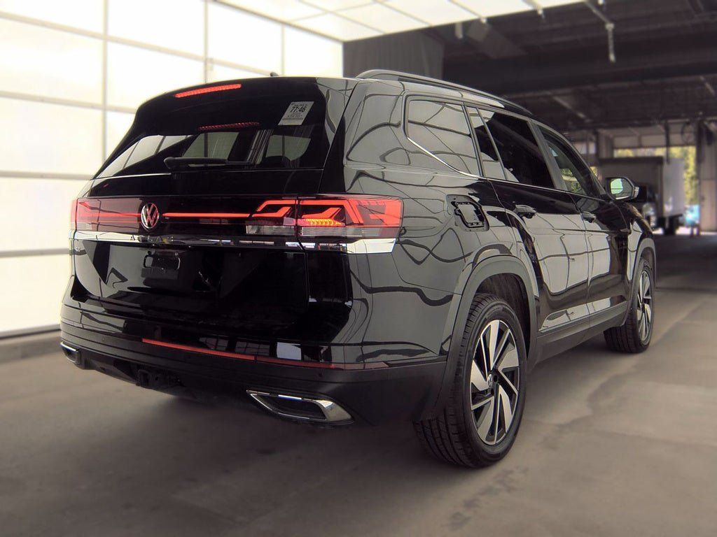 Used 2025 Volkswagen Atlas SE FWD image 5