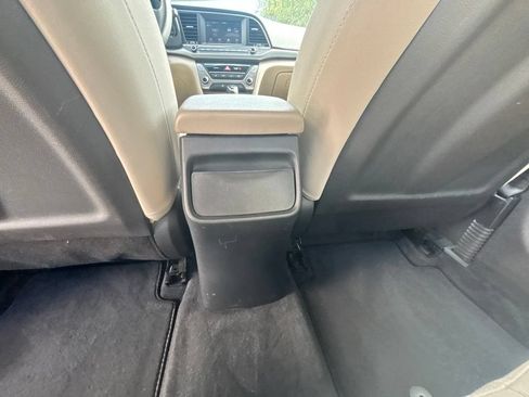 Used 2017 Hyundai Elantra SE FWD image 18