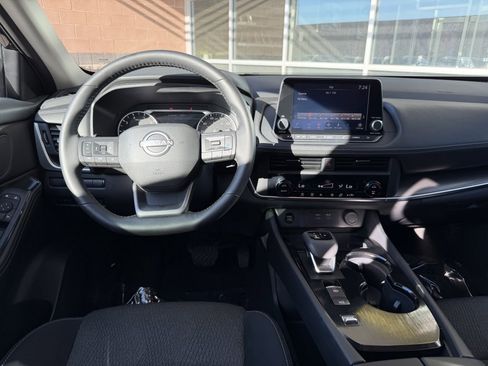 Used 2025 Nissan Rogue SV FWD image 16
