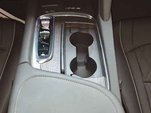 Used 2024 Buick Enclave Avenir w/ Avenir Technology Package FWD image 6