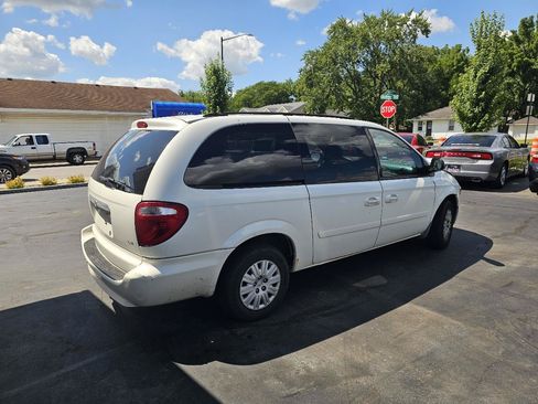 Used 2007 Chrysler Town & Country LX w/ Popular Equipment Group II FWD image 12