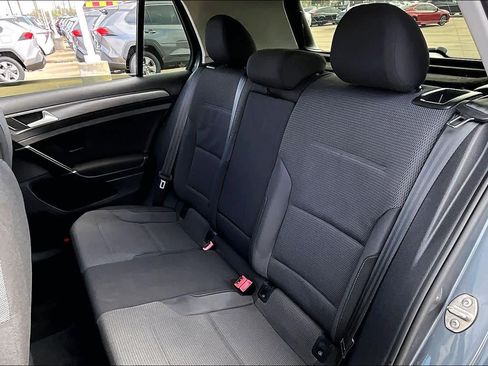Used 2019 Volkswagen Golf S image 19