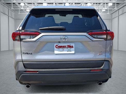 Used 2024 Toyota RAV4 LE AWD/4WD image 8