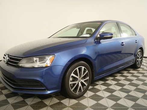 Used 2017 Volkswagen Jetta SE image 7