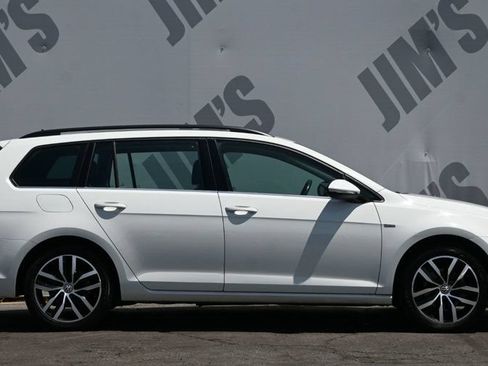 Used 2016 Volkswagen Golf S FWD image 4