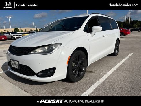 Used 2018 Chrysler Pacifica Touring-L w/ Advanced Safetytec Group FWD image 1