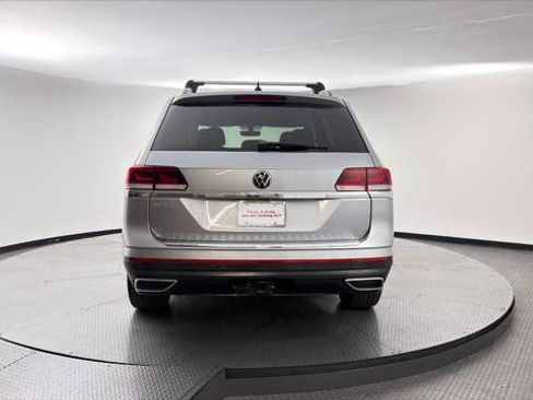 Used 2023 Volkswagen Atlas SE w/ Black Wheel Package FWD image 7