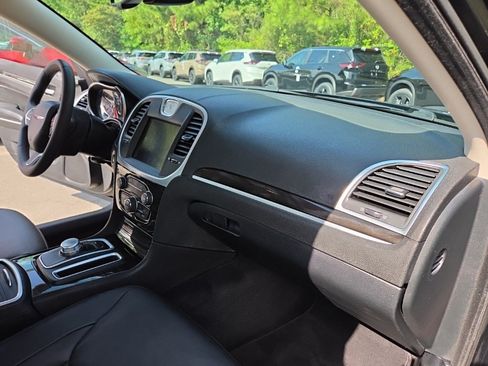 Used 2015 Chrysler 300 Limited RWD image 47