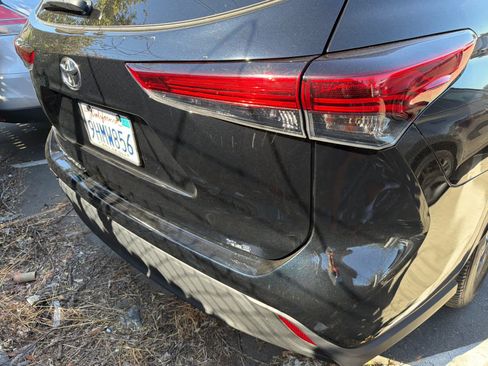 Used 2022 Toyota Highlander XLE FWD image 14