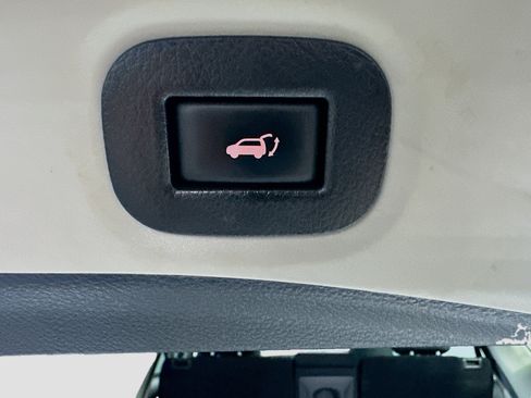 Used 2018 Nissan Rogue SV FWD image 28