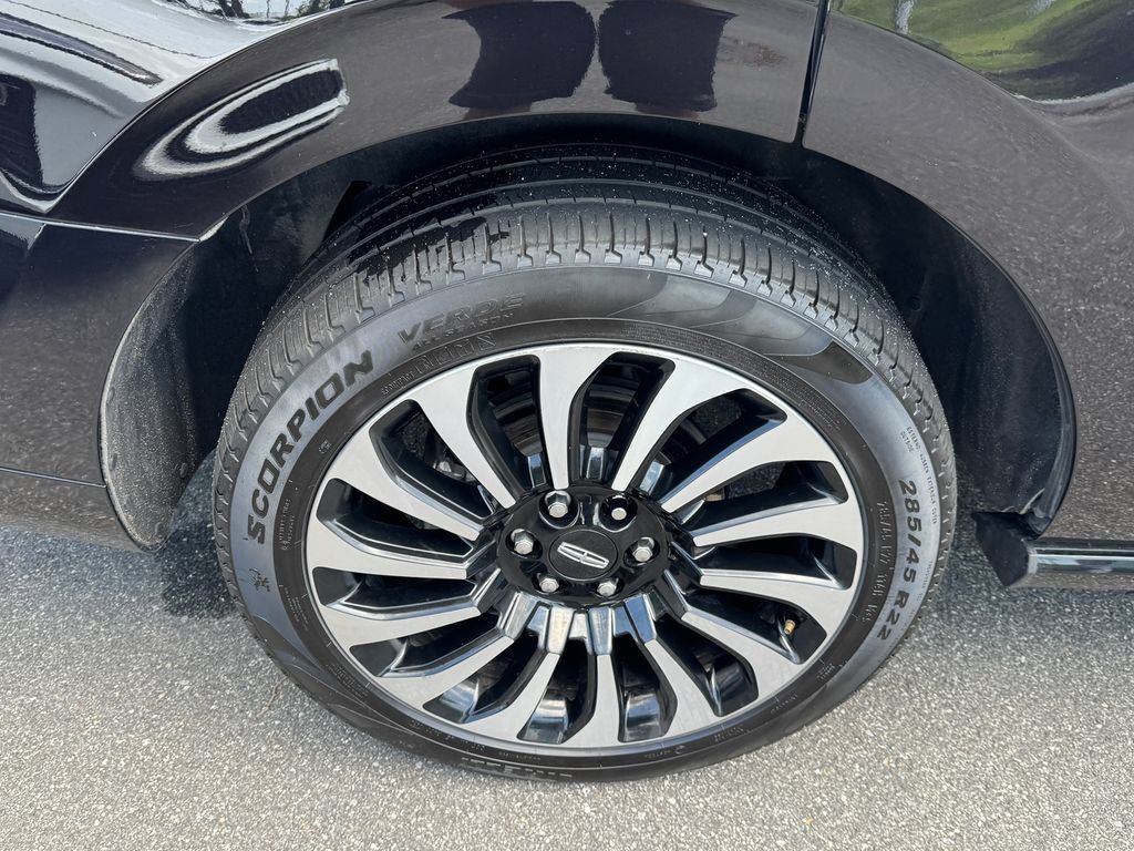 Used 2024 Lincoln Navigator Black Label AWD/4WD image 11