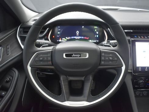 Used 2023 Jeep Grand Cherokee 4WD 4xe w/ Luxury Tech Group II image 15