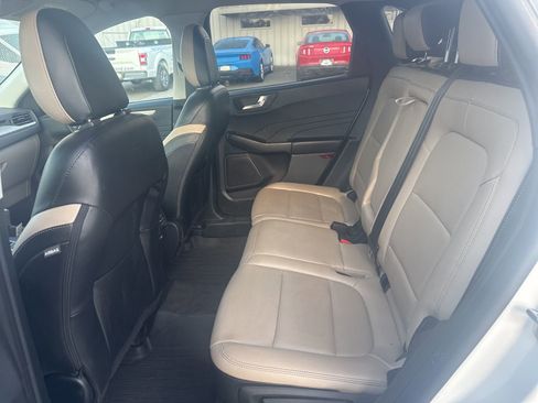 Used 2022 Ford Escape SEL w/ Technology Package FWD image 8