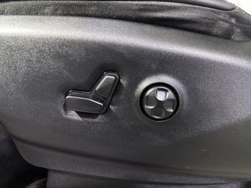 Used 2018 Chrysler Pacifica Touring-L Plus w/ Advanced Safetytec Group FWD image 27