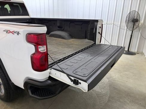 Used 2022 Chevrolet Silverado 2500 Custom w/ Custom Value Package AWD/4WD image 10