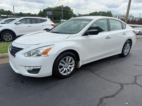 Used 2015 Nissan Altima 2.5 S w/ Power Driver Seat Package FWD image 3