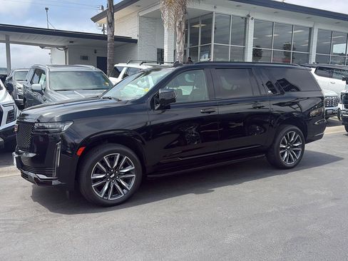 Used 2023 Cadillac Escalade ESV Sport AWD/4WD image 5