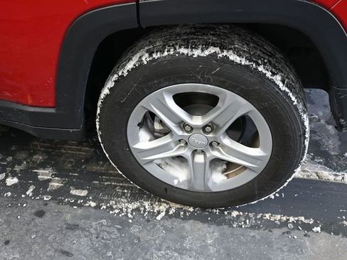 Used 2024 Jeep Compass Latitude image 15