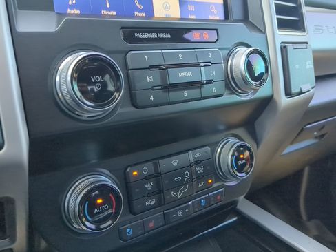 Used 2021 Ford F250 Platinum w/ FX4 Off-Road Package image 18