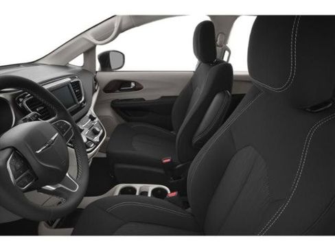 Used 2023 Chrysler Voyager LX FWD image 11
