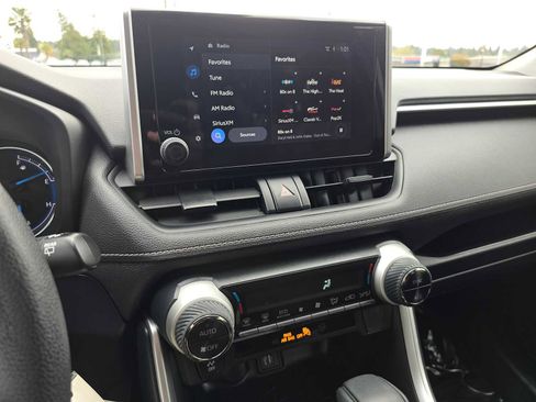 Used 2025 Toyota RAV4 LE image 26