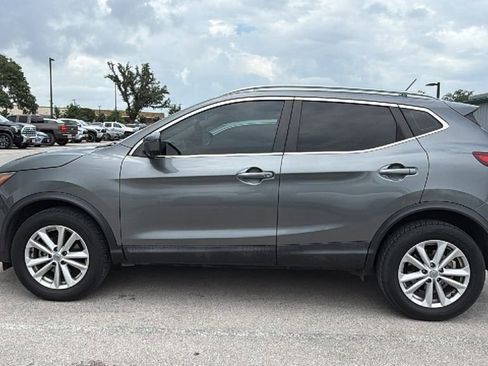 Used 2018 Nissan Rogue Sport SV w/ SV Technology Package FWD image 9