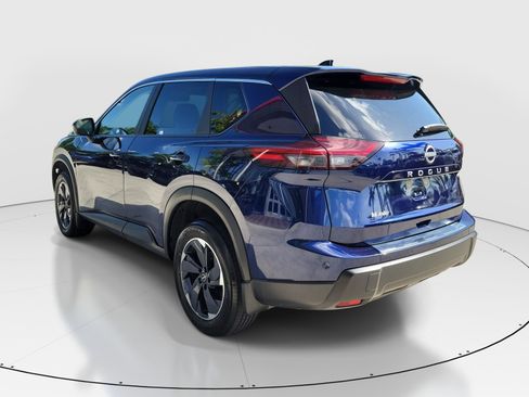 Used 2025 Nissan Rogue SV FWD image 5