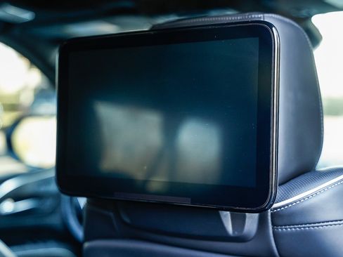 Used 2021 Cadillac Escalade ESV Premium Luxury Platinum image 19