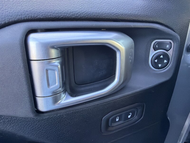 Used 2020 Jeep Gladiator Rubicon AWD/4WD image 18