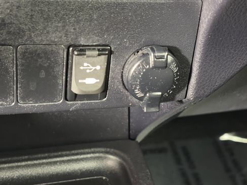 Used 2016 Toyota RAV4 XLE AWD/4WD image 26