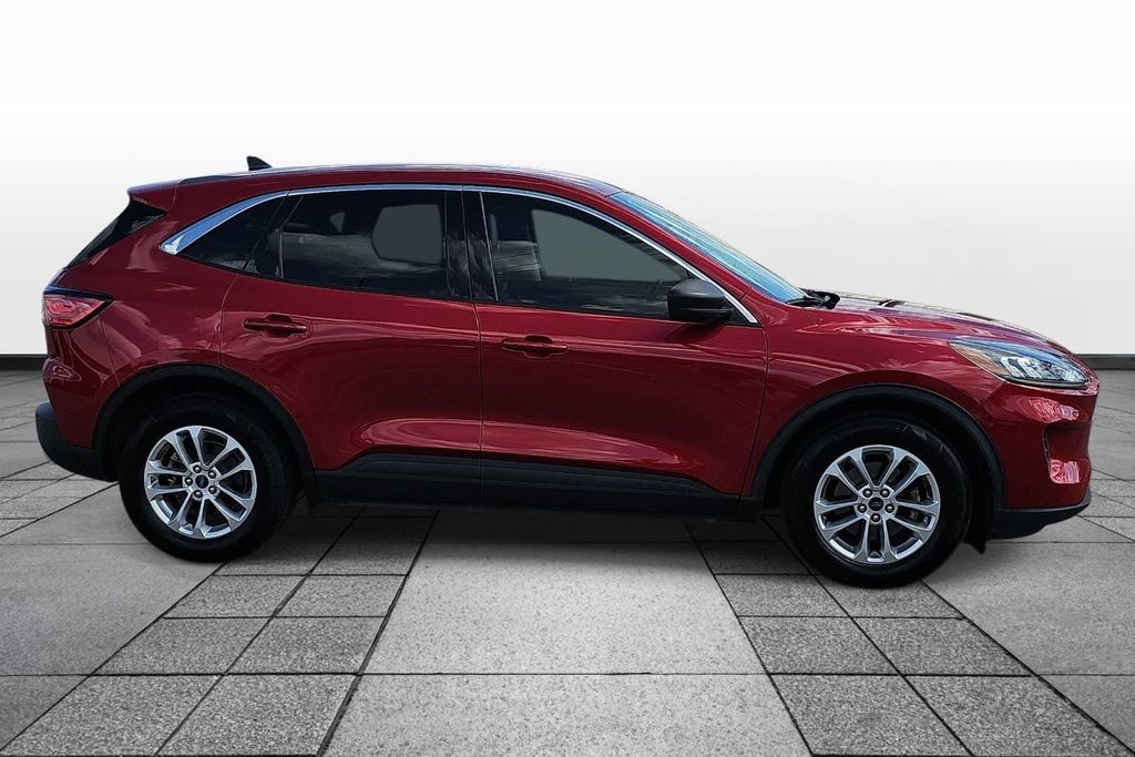 Used 2022 Ford Escape SE w/ Convenience Package FWD image 4