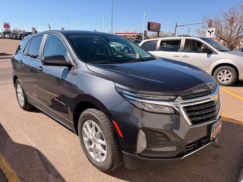 Used 2022 Chevrolet Equinox LT image 1