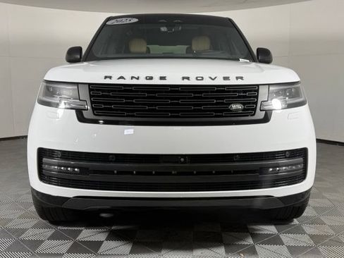 Used 2025 Land Rover Range Rover SE AWD/4WD image 11