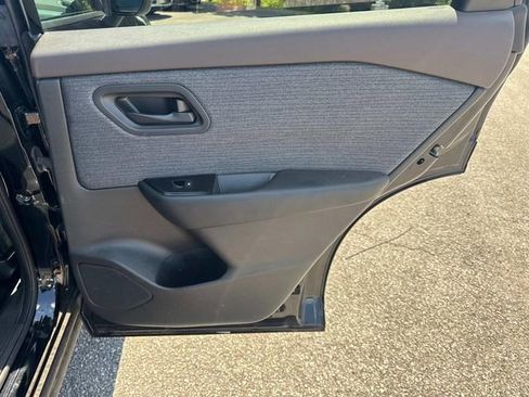 Used 2023 Nissan Rogue S FWD image 20